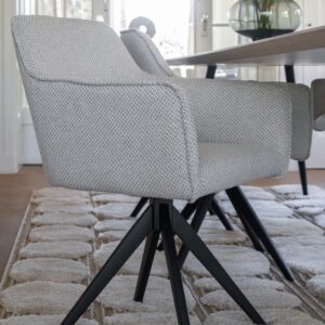 Set 2 scaune dining rotative din tesatura gri deschis/negru Hofu
