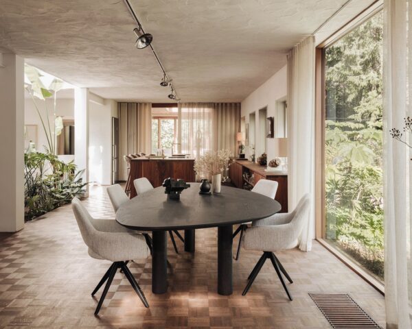 Set 2 scaune rotative dining din tesatura gri deschis/negru Yanai - imagine 6