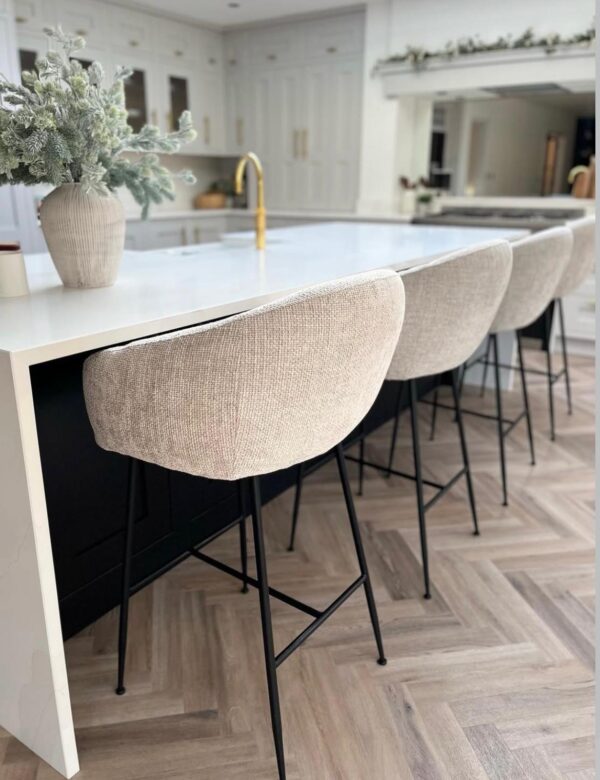 Scaun de bar bej deschis din tesatura texturata Avanti - imagine 8