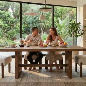 Scaun dining alb/maro din tesatura boucle si cadru lemn Bucky