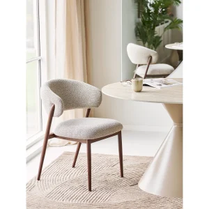 Scaun dining bej din tesatura si picioare maro Cavi